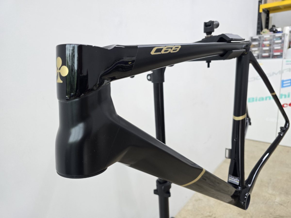 콜나고 C68 블랙 프레임 자전거 보호필름 시공